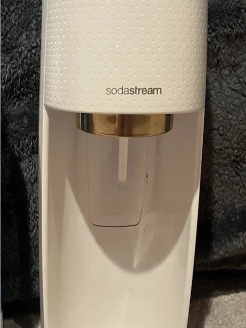 SodaStream Fizzi SPT-001 Sparkling Water Machine And Bottle